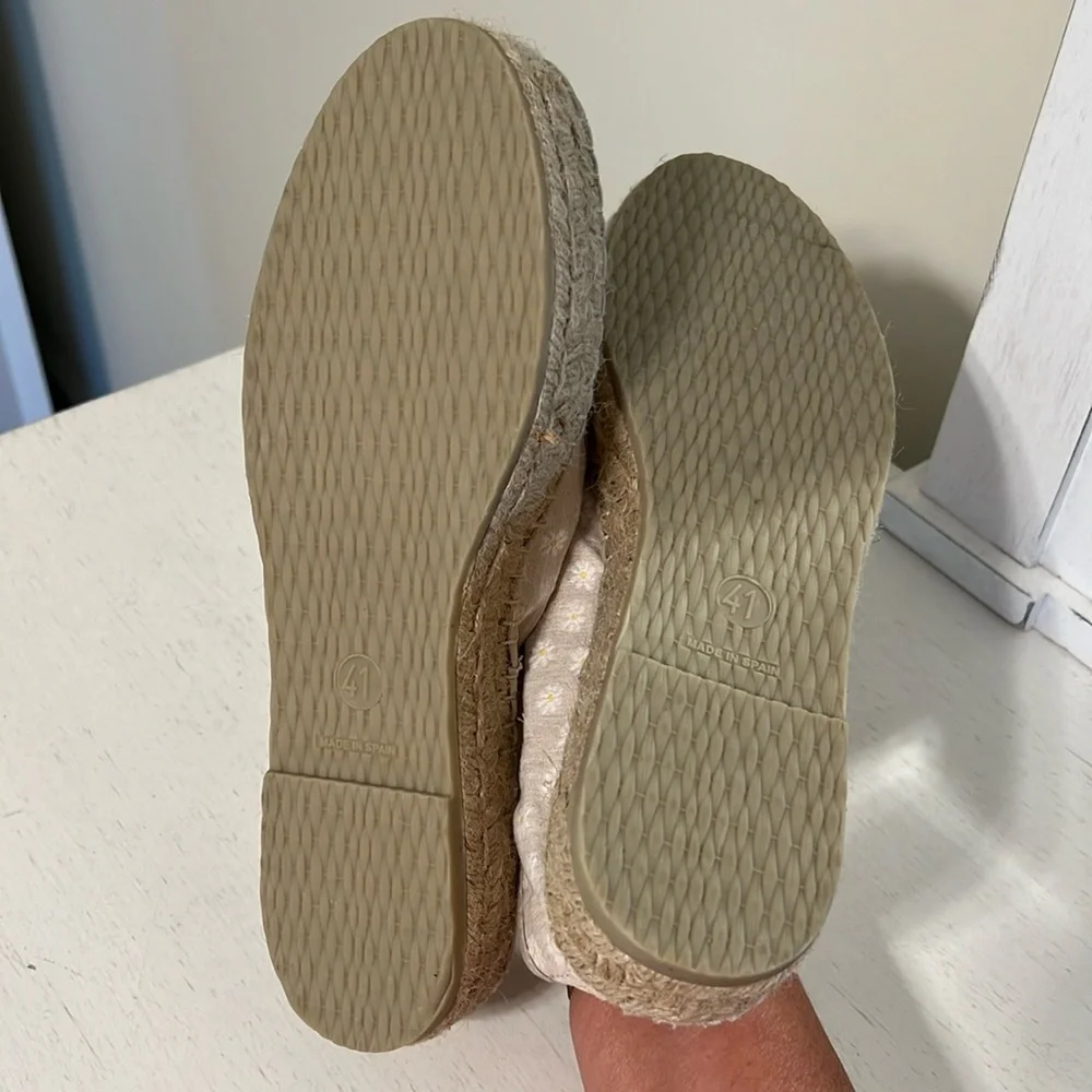 Free People Women’s Surfside Daisy Canvas Espadrille / Brand NWOT / Size 10.5